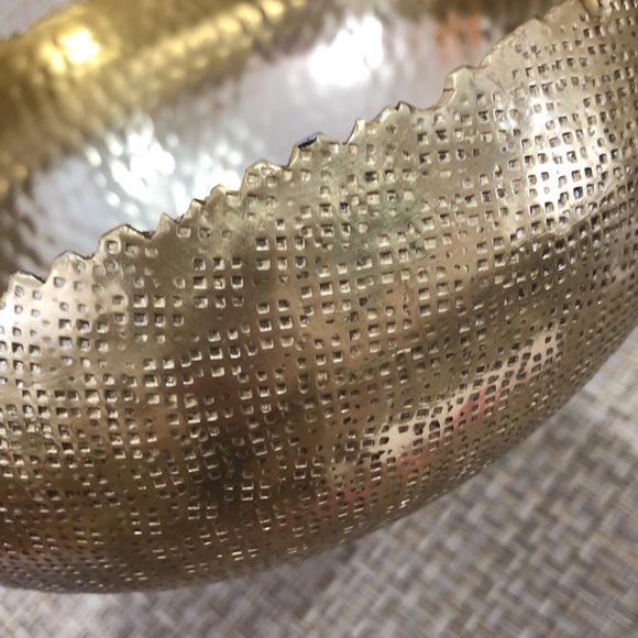 Gold Tone Hammered Round Bowl With Jagged Edge Design - Picture 9 of 16